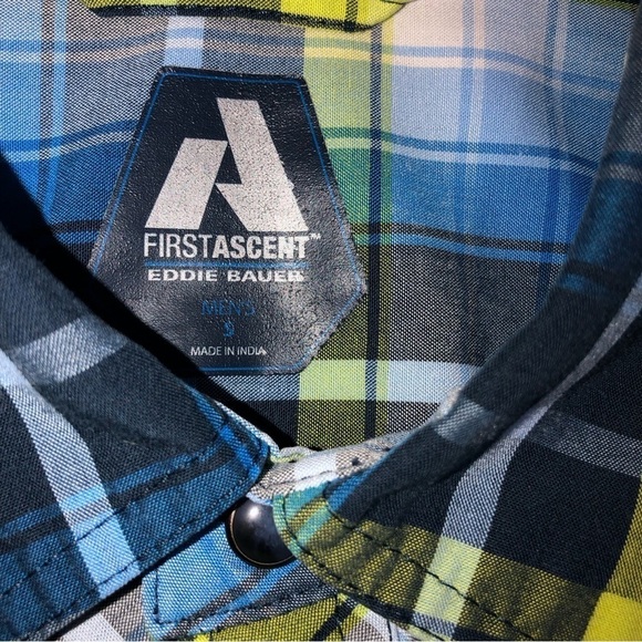 First Ascent Size Small Button Front Expedition Snap Front Short Sleeve Shirt - Picture 2 of 8